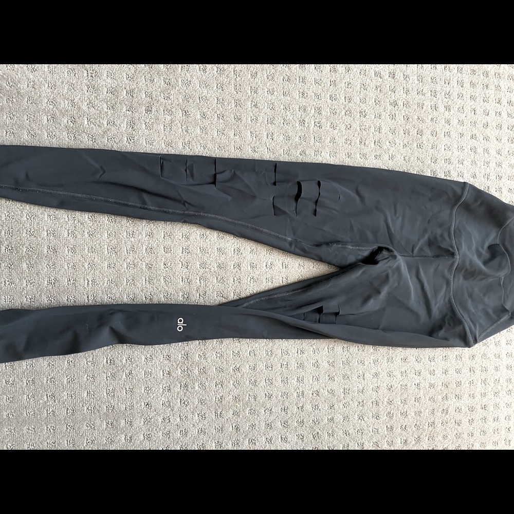 Alo ripped warrior leggings size small